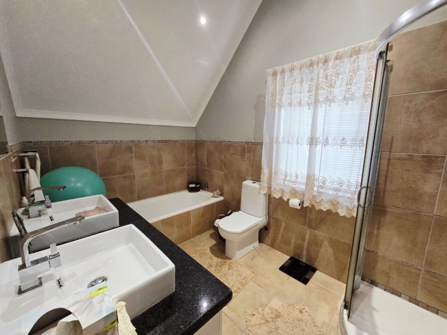 3 Bedroom Property for Sale in Kingswood Golf Estate Western Cape